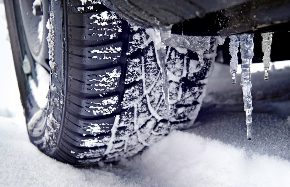 Kiểm tra lốp xe thường xuyên nhầm hạn chế việc thiếu hơi